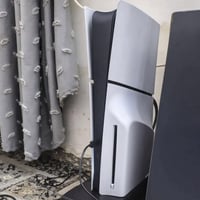 بلي فايف مستعمل  نضيف  عدد يدات 2 إصليات  وياه قاعده مال بلي والشاحنه ...