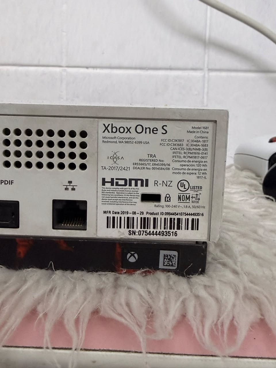 سلام عليكم اكس بوكس (one s1 ) واحد تيرة وياه ثنين جوستكات واحد اصلي واحد تجاري جهاز نظيف لامفتوح ولا ملعوب بي فقط ضايعة الكارتونة مالته 
السعر:170
العنوان:بغداد/حي جميلة
للتواصل:***********
