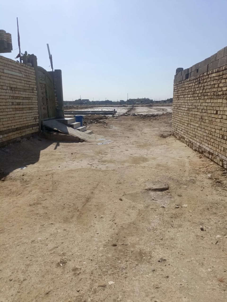 السلام عليكم 
قطعة ارض للبيع العنوان الحميديه شارع سيد عوده 
قرب ملعب علي مردونه 
المساحه 200 متر 
السعر 17 
رقم الموبايل ***********
