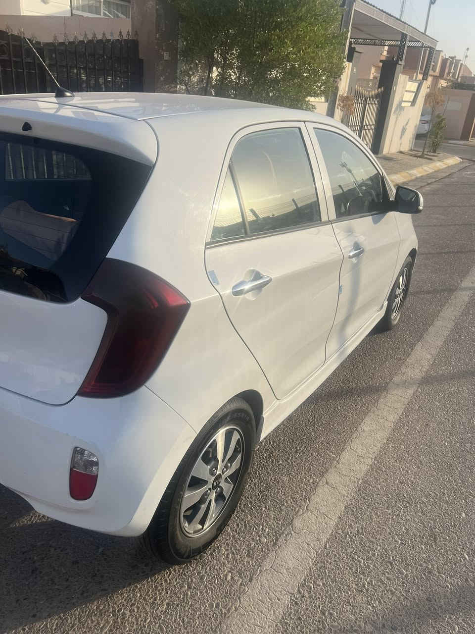 السلام عليكم كيه بيكانتو موديل 2014 رقم سليمانيه باسمي لوان ابيض تحول مباشر خليجي مابيه صبغ بس دعاميه اماميه مصبوغه بيه شويه بارد محرك 1400 مرغوب العنوان كركوك سعر 85وبيه مجال للطيبين فقط بيع مواصفات تحكمات ستيرن نظام يكو *********** عنده ستفسار يجي خاص او واتساب
