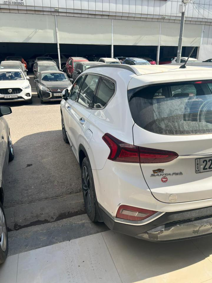 سنتافي 2020 خليجي كلين
6 سلندر 
كشنات جلد الأمامي كهربائي
حساسات امامي خلفي
كامره
7 راكب
تبريد ٣ قطع 

صندوك كهربائي 
ماشيه 170 الف كيلو
السعر 245

***********
