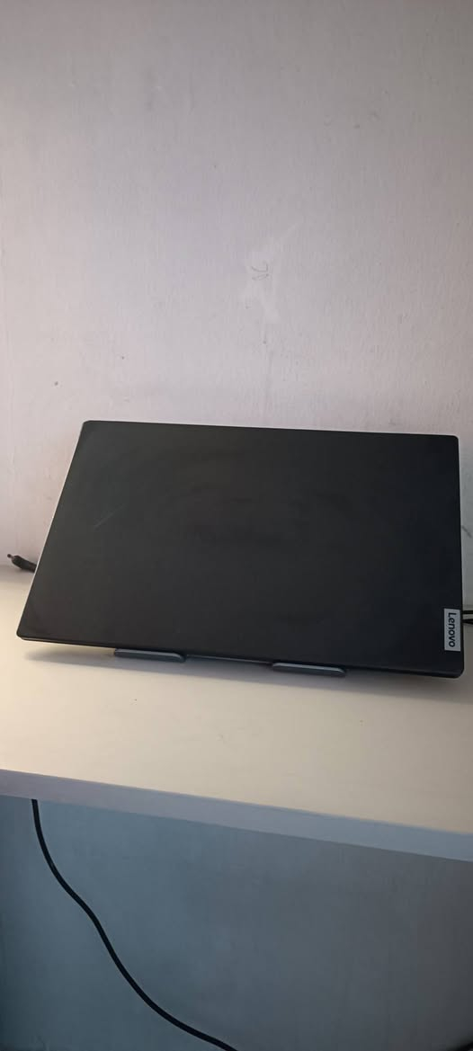 للبيع لابتوب lenovo v15 g3 
Intel core i3 gen12
RAM 4GB
SSD 256GB
الشاشة مقاس 15.6 تدعم 1080p
اللابتوب مستعمل ويستعمل للدراسة والشغل المكتبي وللالعاب البسيطة مثل ماين كرافت 
السعر 250 ألف


**إذا كنت صاحب هذا الإعلان وتريد حذفه لأي سبب، رجاءا أرسل رسالة إلى الدعم الفني**