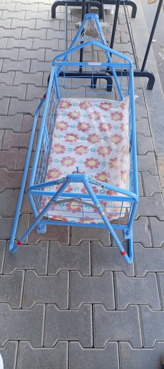 السلام عليكم كاروك طفل مستعمل قليل بعده جديد ***********
