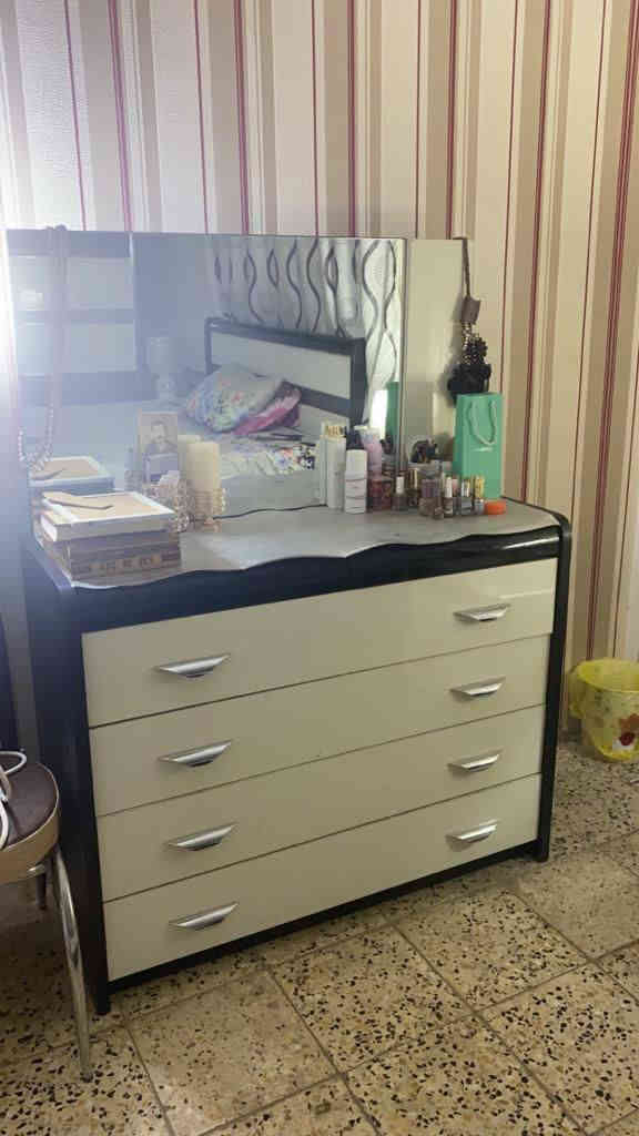 السلام عليكم غرفه نوم تركي 7 قطع درجه اولى جديده السعر مليون وبيهه مجال وأي استفسار هذا رقمي ***********
