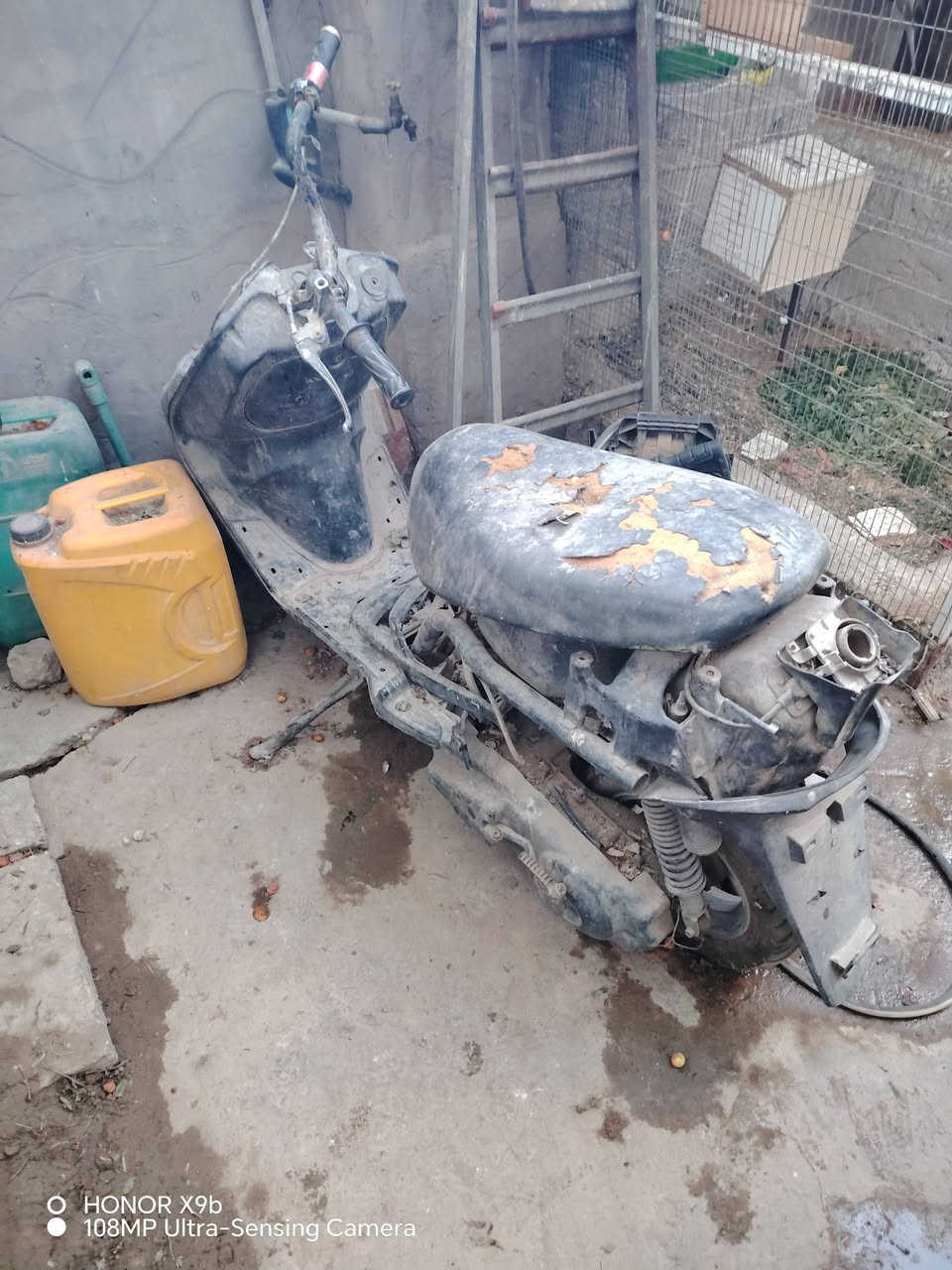 السلام عليكم ورحمة الله وبركاتة. دراجه متروكه بهاذ الشكل. أعلى سعر ابيع. ***********
