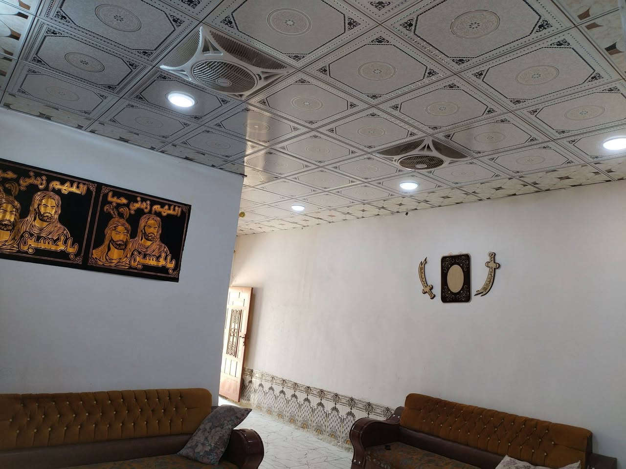 يالله اسلام عليكم متوفر بيت 100م طريق نجف كربلاء خلف الحسينيات مباشر يرهم سگن او حسينيه جميع الخدمات متوفره ماء كهرباء تبليط لباب لبيت يتكون البيت من غرفة نوم وصاله ومطبخ وطارمه 10متر البيت جاهز مجهز من سيراميك بورسلين كهربائيات تأسيس ماء يعني ماعليك بس تجي وتسكن سعر لبيع مستعجل علي 21وبي مجال قليل للشراي ***********
