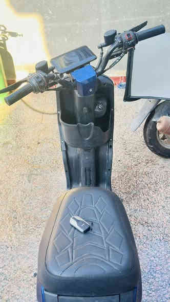 السلام عليكم دراجه للبيع كلشي بيها شغال بس تمشي ع كيف سبب بطاريات
مكان البصره القبله سعر 150 رقم ***********
