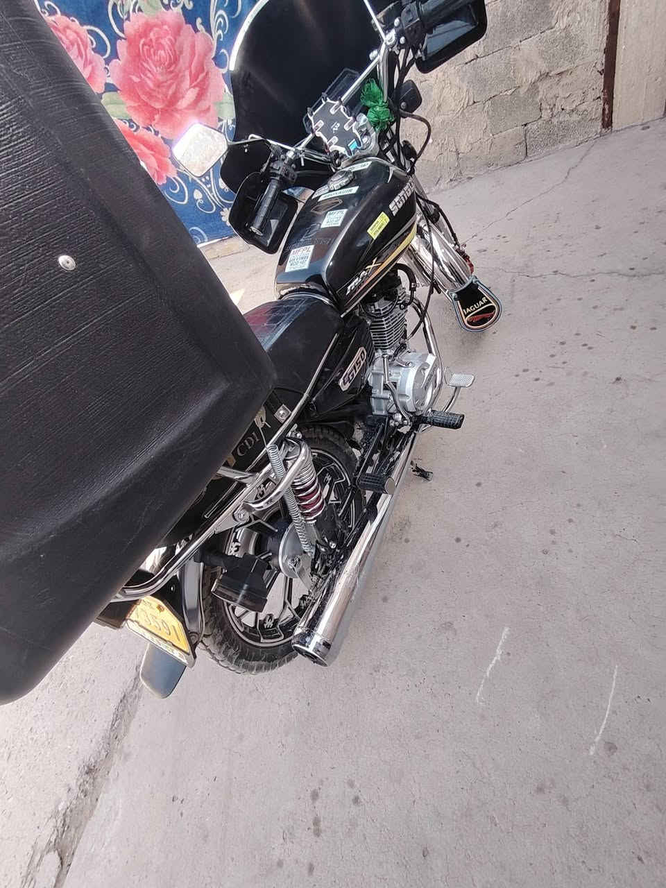 السلام عليكم دراجه للبيع نظيفه الماكينه 200cc مقفوله من كل شيء كهرباء يا شغاله برغي ما مفتوح بيها اوراق اصليه نظيفه دراجه من كل شيء جاهزه للدليفري بس انا ما مشتغل بيها دليفري موديل 24 نظيفه مكان بغداد السعر 850 بيها مجال للشراي على الرقم بس واتساب  ***********
