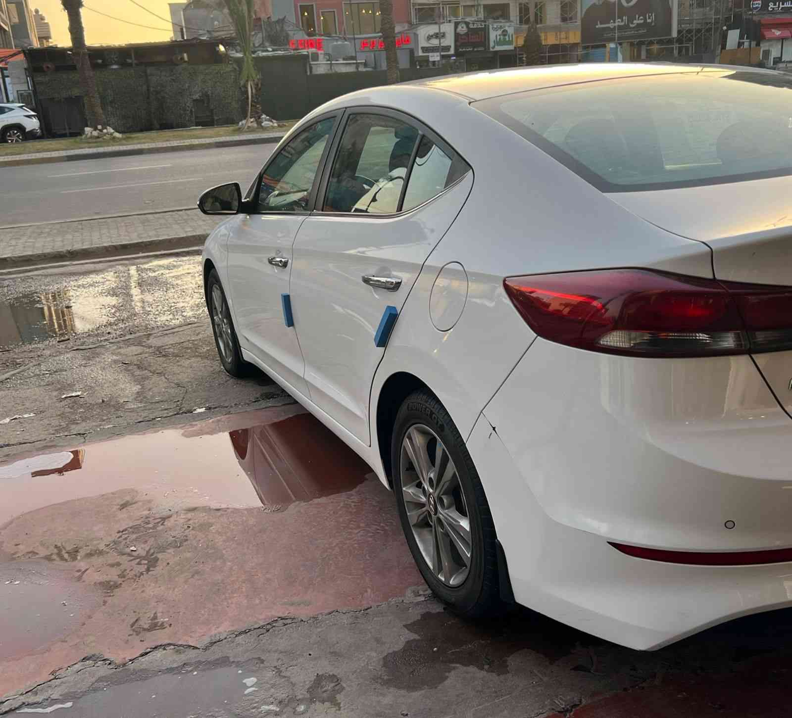 سلام عليكم الانتره مديل 2017 خليجي
مواصفات 
1- تحكم استيرن 
2- حساسات اماميه + خلفيه 
3- شاشه 
4 - اشايري بالمري 
5- مري شفط
6 يدات نيكل 
7- ثلاثه انظمه قياده 
رقم بغداد 
كير ومكينه مكفوله 
ماشيه112 محرك 2000 دوش رقم بغداد تخم تاير جديد
***********
