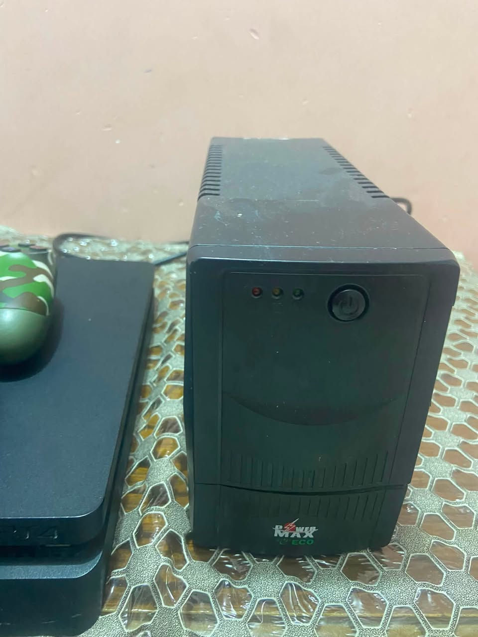 سلام عليكم
بليستيشن 4 مهكر نضام 9 

مع ups يضل مشتغل من 20 إلى 30 دقيقة يشغل الجهاز بس

جوستكات 2 وحدة اصلية والثانية تجارية

هارد 500 كيكا تجي ويا العاب كاملة 

الجهاز نضيف وما مفتوح كما موضح ز بالصورة

السعر 375 ألف 

للاستفسار ***********
