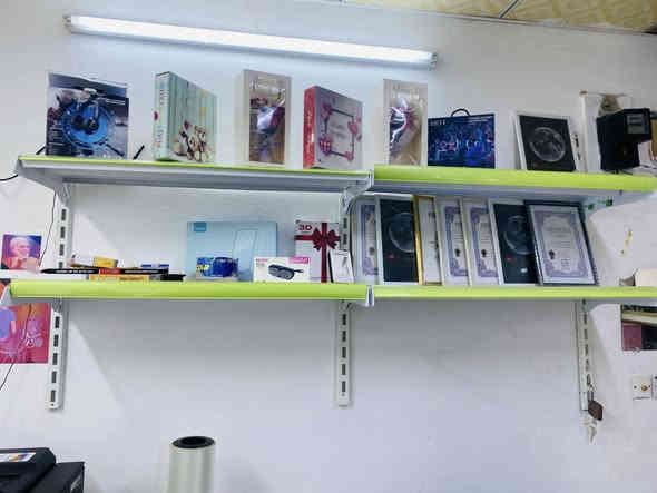 أغراض للبيع بسعر مناسب 
السلام عليكم 
أخوان عندي هذوله الاغراض للبيع بسعر مناسبة 
 رفوف اسواق  و رفت خشبي و بورد
وميز حديد وميز زجاجي  مثل ما موضحة بالصورة 
الملاحضة // الاشياء المذكورة بالصورة بدون الأغراض  

للتواصل مراسلة // ***********
