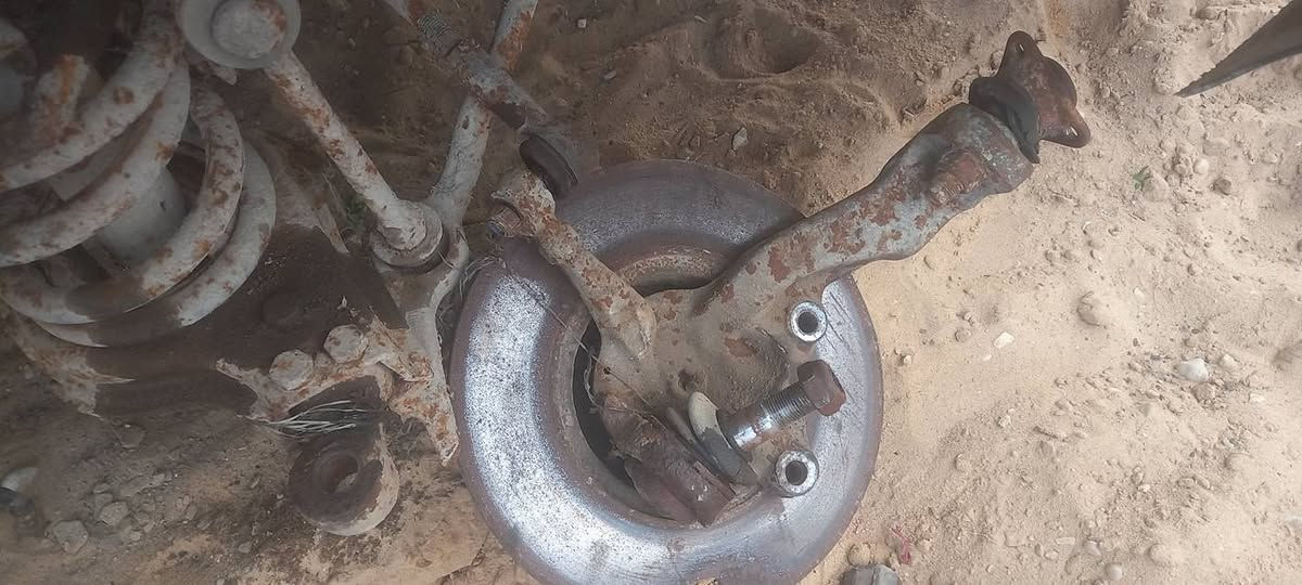 #موجود تندة باص 
#موجود صواني حديث وقديم
#موجود فخدات 
#موجود شبكة
#موجود لديتر ومروحة 
#موجود زجاج الجوانب الأربعة
#موجود اكسات وسرة خلفية زمبركات واصبرصات 
كل ما يلزم الباصات
#للتواصل فقط علي رقم جوال 0599457924


**إذا كنت صاحب هذا الإعلان وتريد حذفه لأي سبب، رجاءا أرسل رسالة إلى الدعم الفني**