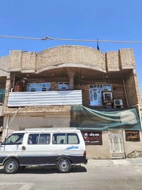 بيت 100 متر طابقين للبيع قريب على شارع 5 كيلو  تفاصيل البيت ... الطابق...