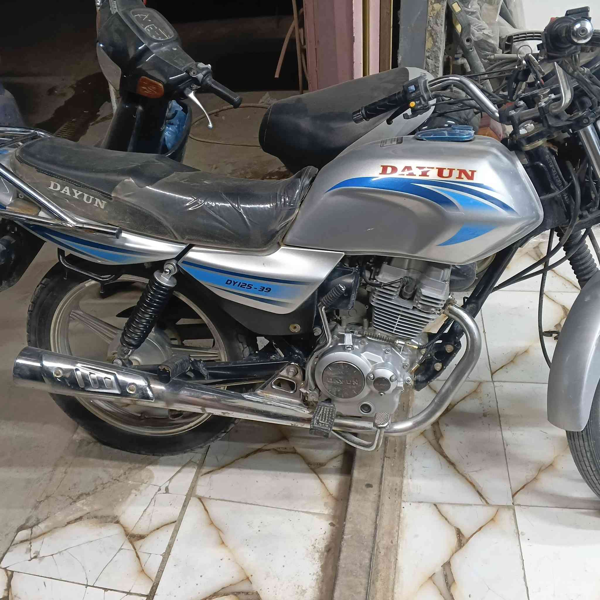 سلام عليكم دراجه دايوان 
موديل 23
***********
