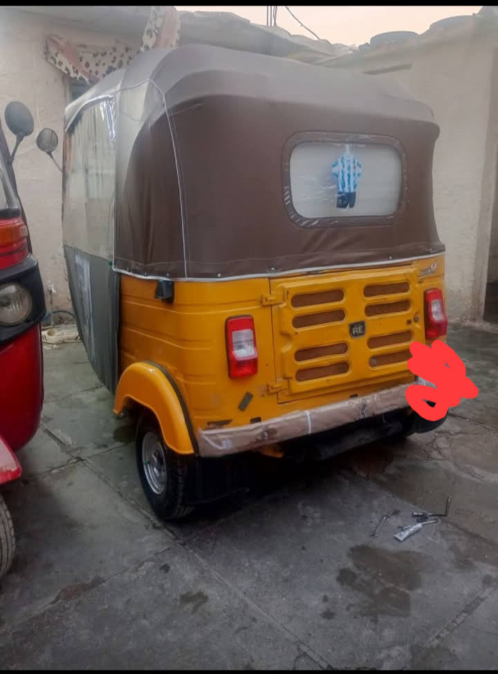 السلام عليكم تكتك نظيفه رقم وسنويه متوازي ع بيعه موديل 2018 سعر 4ملايين *********** اتصل ع الرقم
