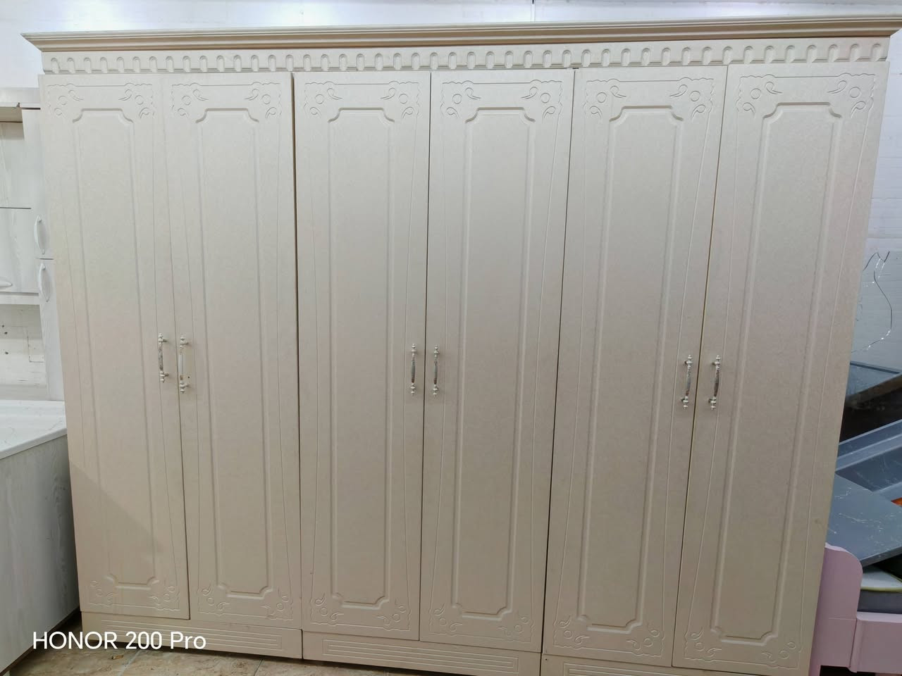 کانتۆری  پاڵۆن پرێسی شەش تاک 
زۆر جوان و پاک و تازەیە 
سێ پارجەیە قیاسی درێژی 2,70یە
بەرزی 2.28سانتیمەترە
قوڵی 70سانتیمەترە
ناونیشان سلێمانی کانی سپیکە خوارمزگەوتی تەبایی بەرامبەر مارکێتی کەوێ 
***********
