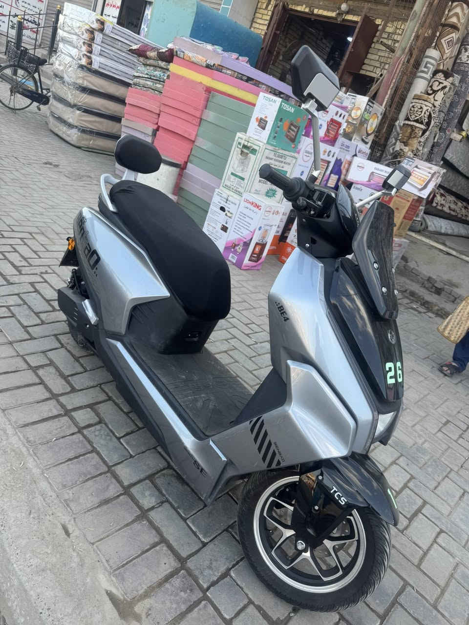 دراجه شحن للبيع موديل 2025 مواصفات الدراجه إطار حجم 12 ملف 2000 بضاربات عدد 6 ضخمه سرعه 80 مانع تزحلق فولتيه 72 السعه 32 امبير تمشيك 75 كيلو  الاتصال ***********
