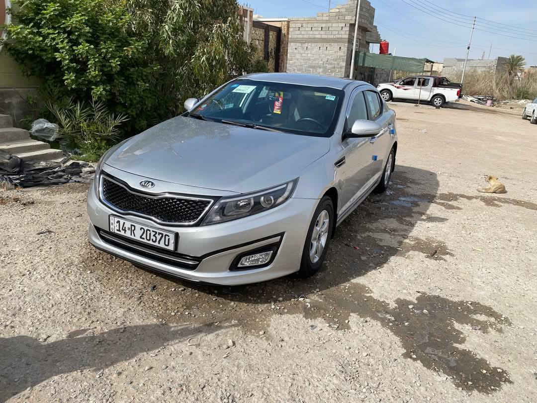 سلام عليكم كي فايف 2014 كوري سياره جديدة و نظيفة مكينه كير ما مفتوحات لا تبخير و لا تنقيص بدي كفاله من ضربة بيها 4 قطع صبغ بكوريا بدون ضربه ولا تبديل سياره فول لد  امامي خلفي  زنون كشن كهربائي و بية تدفئة و تبريد .. تبريد ثلج تخم تاير جواها كامرات تسجيل خلفي امامي هواي بيها مواصفات عارضها 125 مكاني البصره للاستفسار ***********
