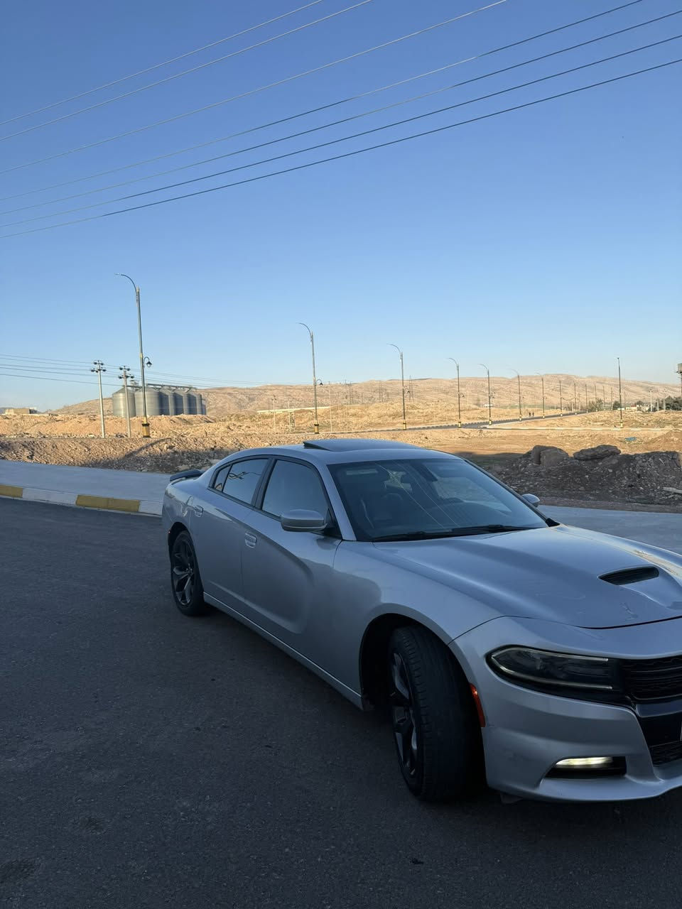 السلام عليكم
دوج جارجر للبيع
مديل2020 
ماشية95mi
SXT Plus
المواصفات:
فتحة(سلايد روف)
كشنات جلد وخزن وفول كهربائي 
كشن امامي تدفئة تبريد
كشن خلفي تدفئة 
تشغيل عن بعد
حساسات خلفية
كامرة
شفتات بالدركة
دركة تدفئة وباقي المواصفات معروفة. 
ضرر السيارة بوند وجاملغ وربع الباب 
سيارة جاهزة مناقصها برغي كير محرك بشرط رقم نينوى بأسمي تحويل ثاني يوم مكان السيارة دهوك 
(السعر 219)وبيها مجال قليل. 

***********
