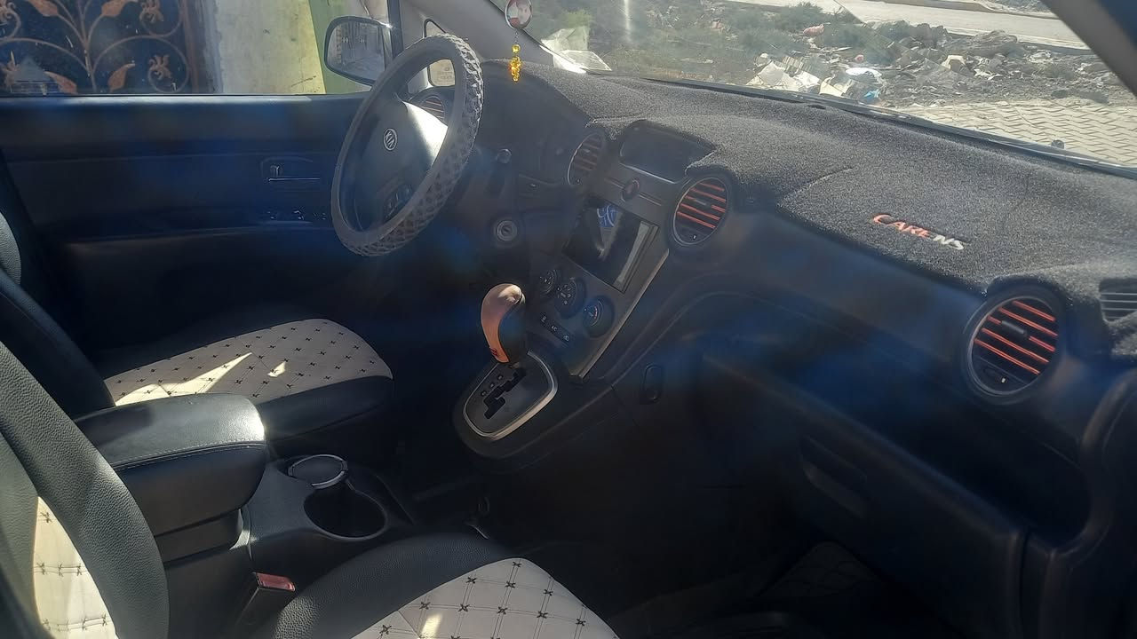 كيه رندو 2009 حادثها جاملغ الأمامي جه السايق مبدل جواها تخم تاير جديد ومحرك جديد والسياره جاهزه والسعر 98 ورقه للتواصل ***********.
