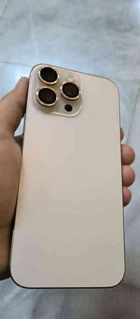 IPHONE 16 PRO MAX 256G مع هديه 8 كڤرات  ايفون 16 برو ماكس 256G بس الكڤ...