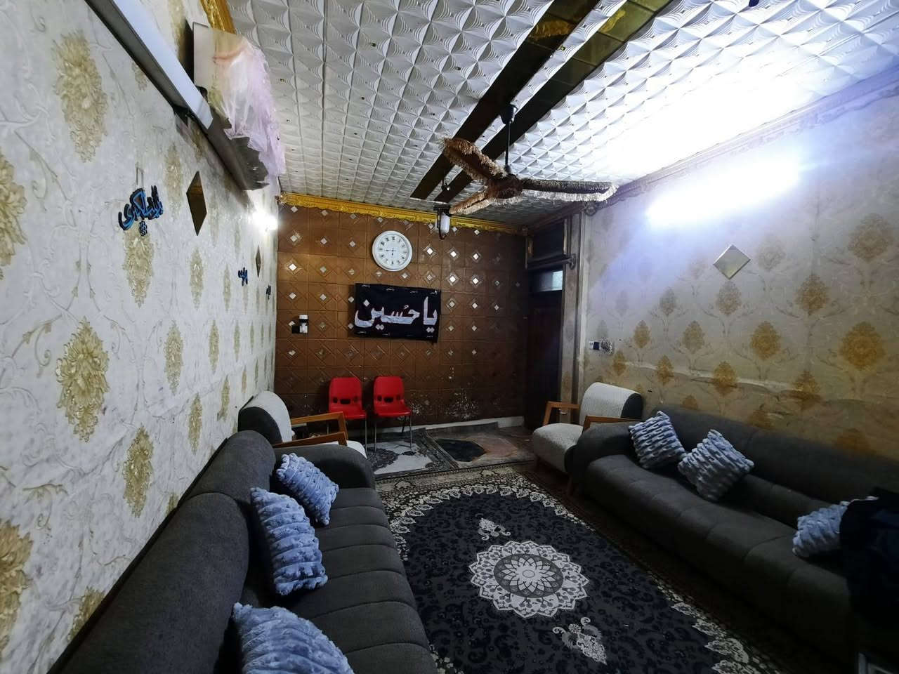 بيت مساحة 100متر. طابو صرف واجهه 5. نزال 20 . الشعب قرب سوق 4000 موقع مميز لٱ يوجد جيران امام البيت. امام البيت  مدرسة  ..... مدخلين
يتكون م̷ـــِْن كراج جبير.واستقبال وحولي وصحيات بره وجوه ومنور وغرفة اخيرة وفوگ غرفتين م̷ـــِْن ضمنهن غرفة سويت. وسطحين ومخزن ‏.....  للاستفسار الاتصال او المراسلة ع الواتساب ‪ ***********‬‏
