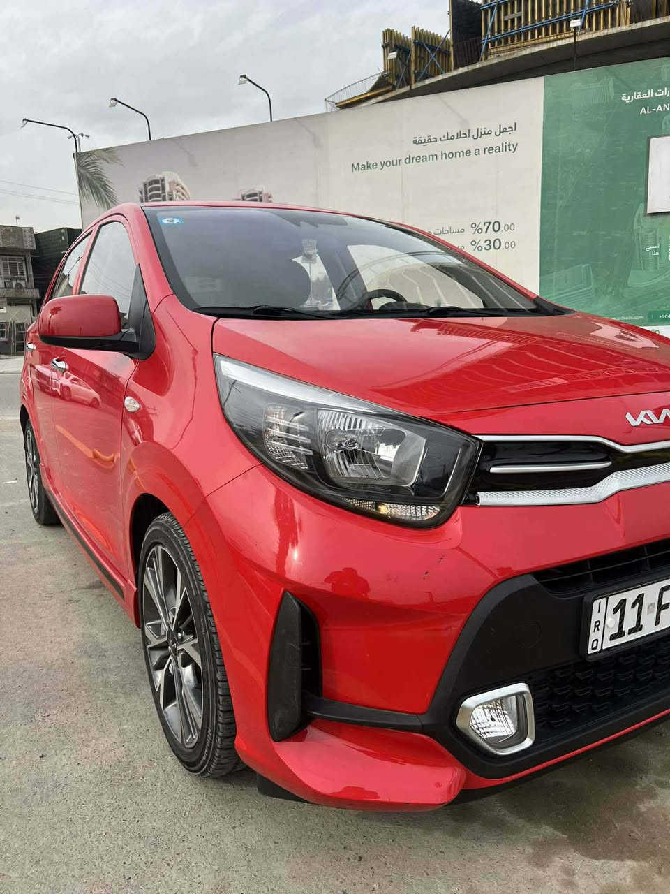 السلام عليكم
كيا بيكانتو موديل 23  رقم بغداد انكليزي 
السياره مكينه 1400 تنفس طبيعي 
فول مواصفات 
بصمه وتحكم ستيرن جهتين حساس ورادار امامي خلفي قياده شبه ذاتيه تحديد مسار ومثبت سرعه ونقطعه عميه وتحذير الخروج عن المسار 
يدات نيكل ويل لونين السياره 
استوها ماشيه ٤٢ 
حادثها جاملغ وشويه من البنيد بدون شاصي 
حتى الراديترات مكانهن للبيع او المراوس
مكاني بابل قرب سيطره الاثار 
للاستفسار ***********
