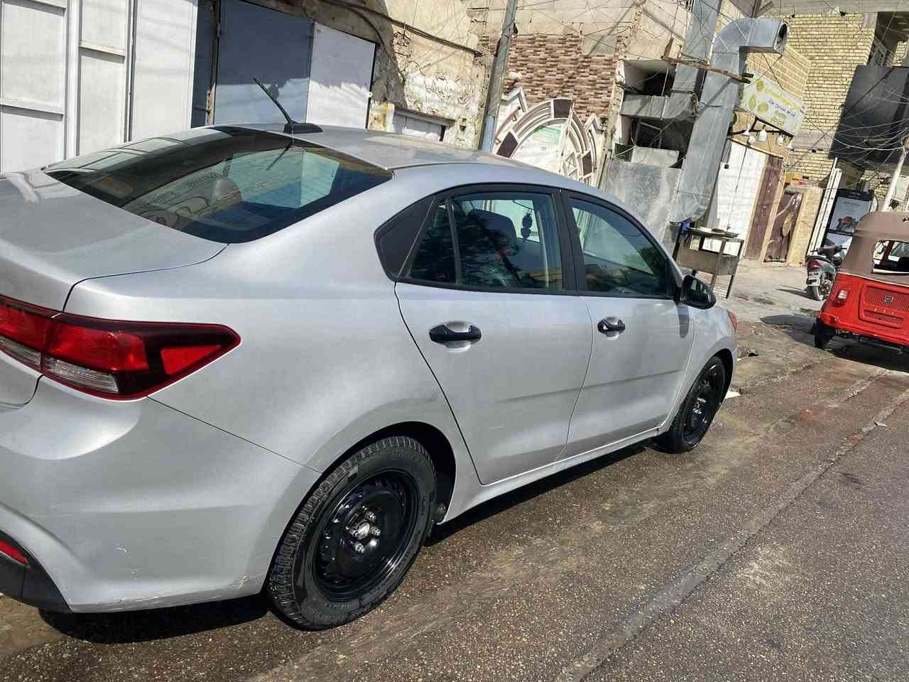 كيا ريو موديل 2018 وارد امريكي مكينه 1600 سونارها داخل المنشور مكينه كير تبريد كفاله السياره بأسمي مامتعوبه ونصبتها حلوه السعر 95 وبيها مجال قليل مكانها الشعله حي الجوادين الاستفسار الاتصال على ‏‪***********‬‏
