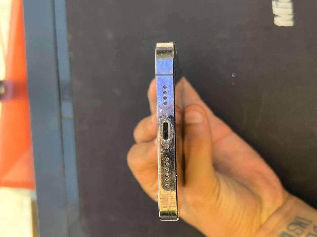 السلام عليكم 
ايفون 14 برو ماكس 
ذاكره 128 
بطاريه 78 
جهاز ما مفتوح شرق اوسط 
مكاني كربلاء 
رقمي *********** كربلاء, العراق
