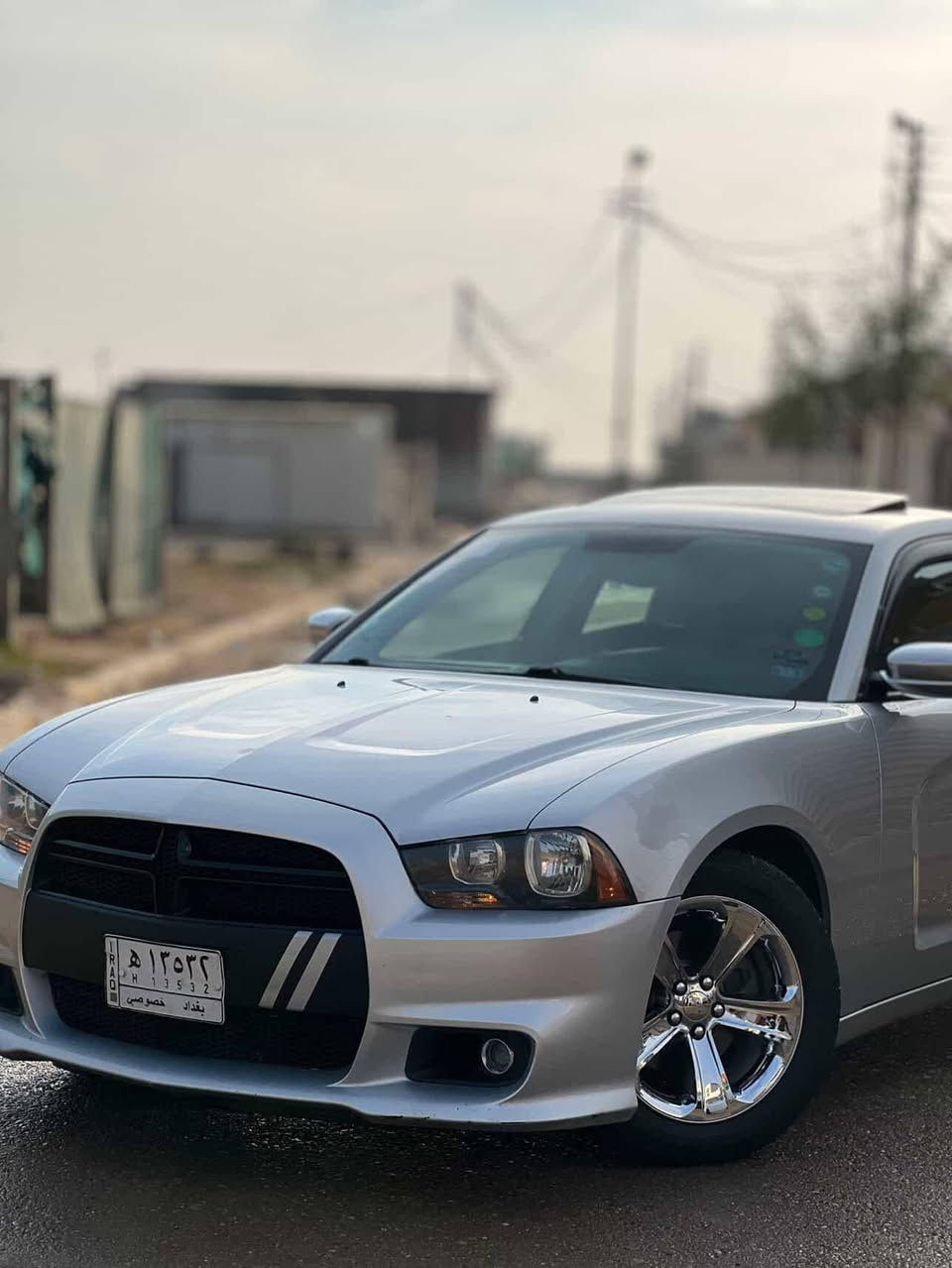 السلام عليكم جارجر 2012 فول مواصفات خليجي مكفوله من الفتح والطخه والصبغ سلفر الون رقم بغداد بأسمي السعر 200 وبيها مجال حك الجيه ***********
