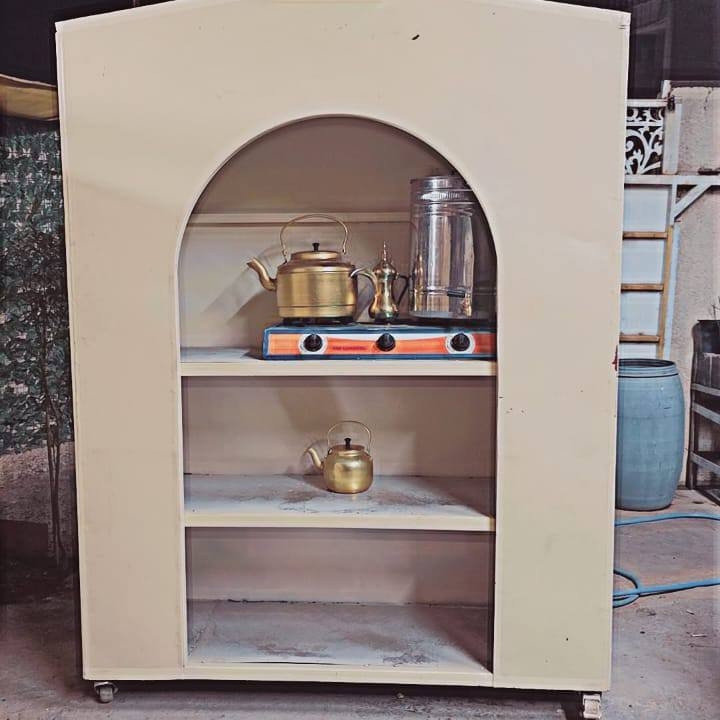 سلام عليكم ميز للبيع مال جاي جديد ما مستعمل ابد وكامل من كلشي   ***********حي العامل
