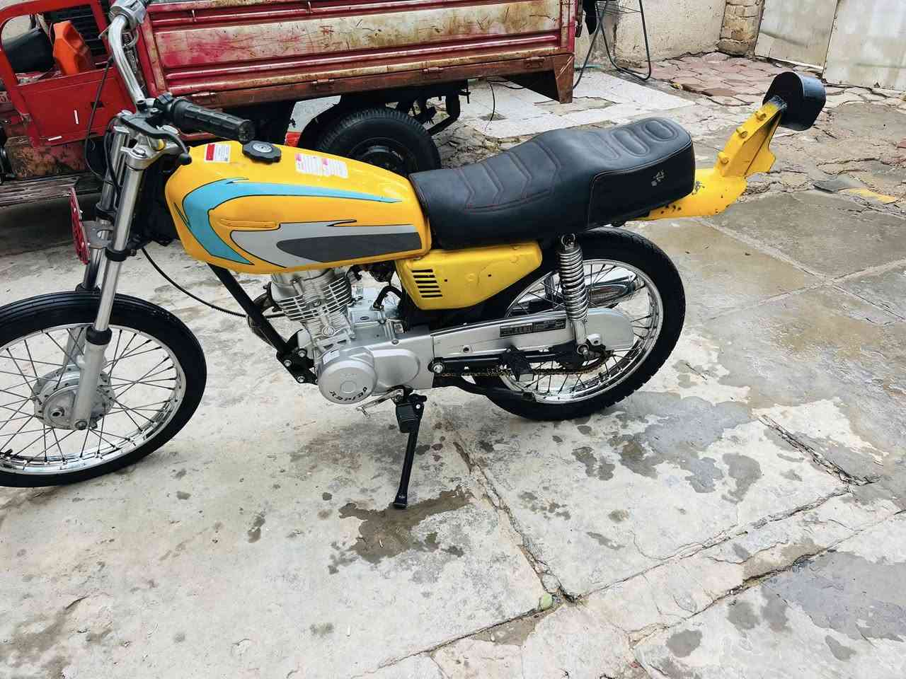 السلام عليكم دراجه للبيع بدون.
السعر 550 قفل 
الرقم  ***********
