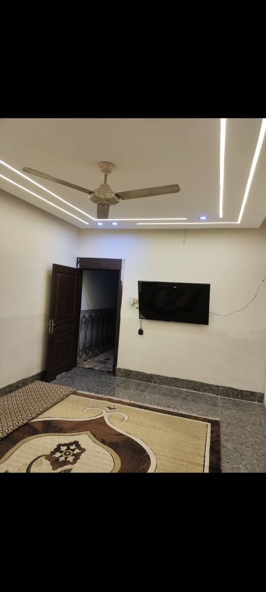 دار للبيع موقع مميز/
حي عدن/ 100م 
طابقين 
طابق الاول 
غرف نوم 
صحيات
استقبال 
مطبخ 
الطابق الثاني
عرفتين نوم 
صحيات 
 الدار فول سيراميك 
الاستفسار اتصال ***********
