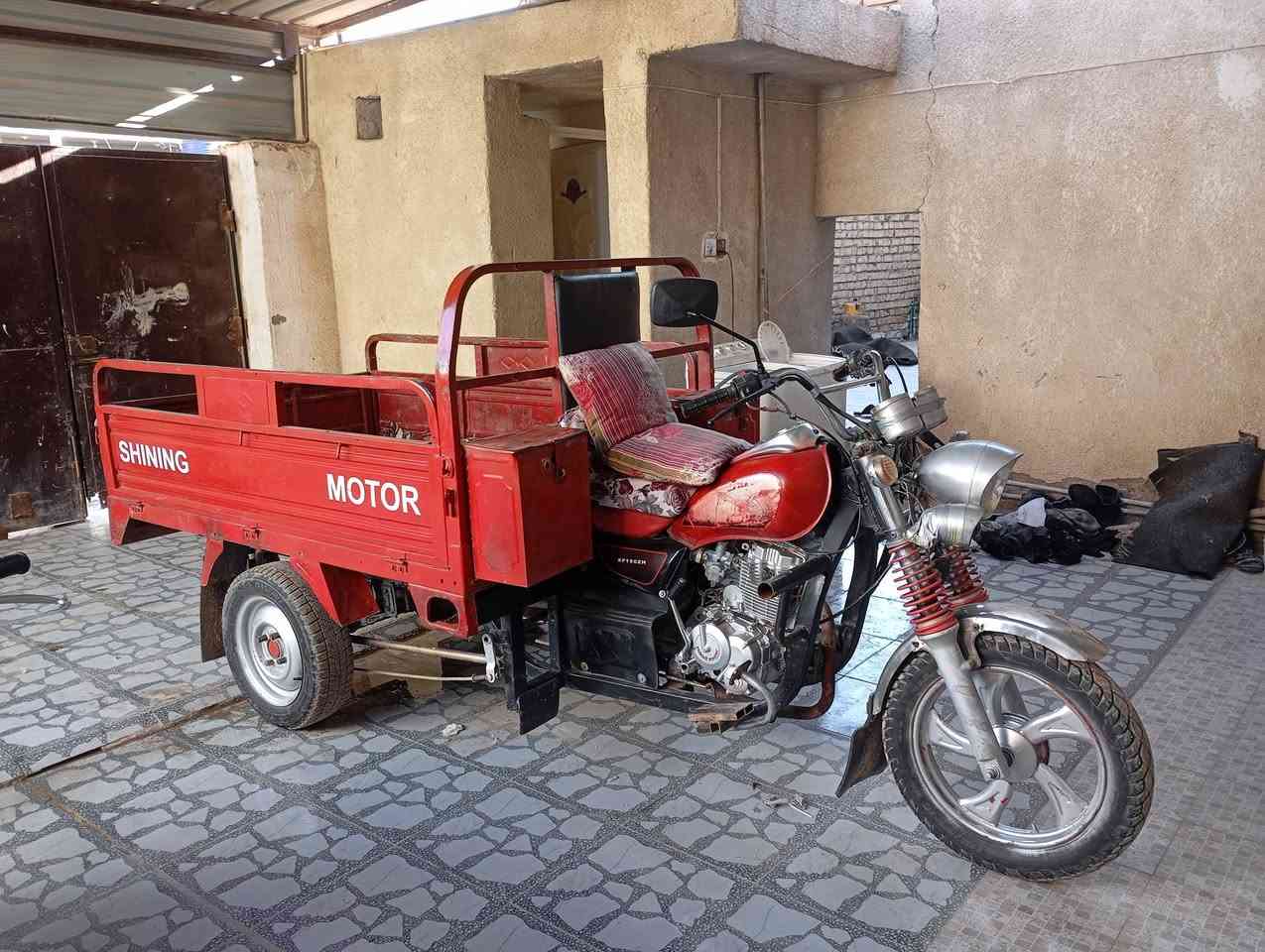 السلام عليكم ستوته. موديل 18.   ومكينه.  25.   للبيع.   السعر.  واحد. 400. وبيها مجال     كوت حي الجهاد ***********
