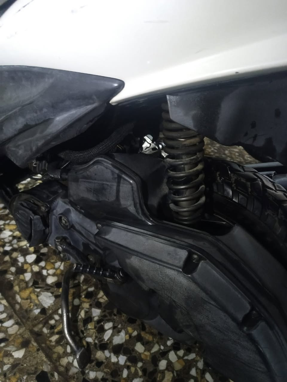 سلام عليكم دراجه ادرس ياباني كهربائيات شغاله كله بوشه و بستم جديدات بيه خلل ممسنتر لمحرك عدل  (كوم حديد )للبيع السعر خاص ***********
