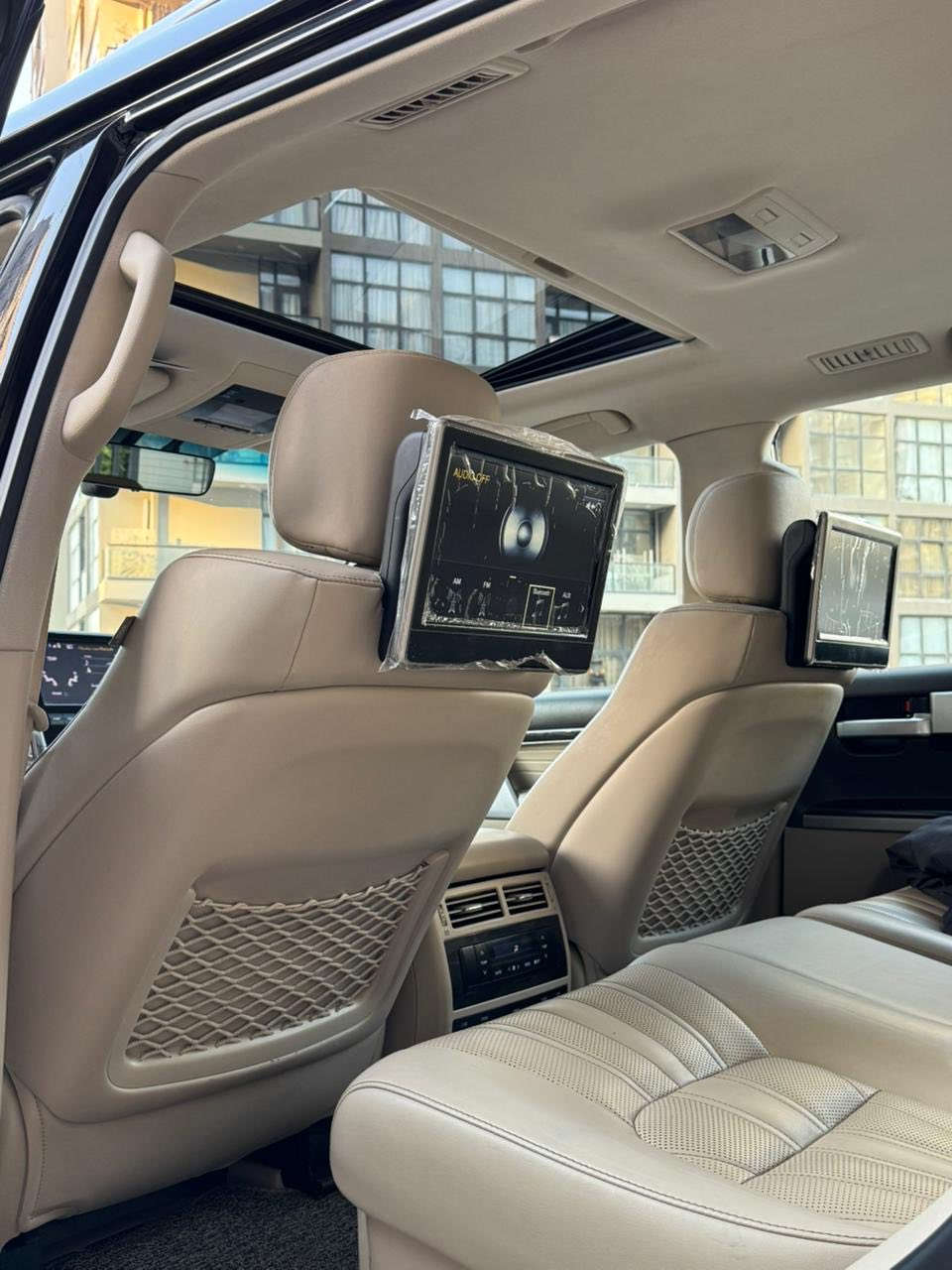 لاندكروز 2021 VXS ساز
رقم بغداد تحويل مباشر 

ماشيه 86 الف / كم 

السياره جديدة بمعنى الكلمه 

مكفوله كفاله عامه من كلشي حتى من الشخط 

فول مواصفات 1/1 
مكينة 5700
جكات 
رادار 
كراسي كهرباء جلد تبريد 
ستيرن كهرباء 
خزن ميموري 
داخل بيجي 
فووول للأخير 

مكان السياره بغداد 

السعر : 620 وبيها مجال بسيط للشراي 

للأستفسار:
***********
