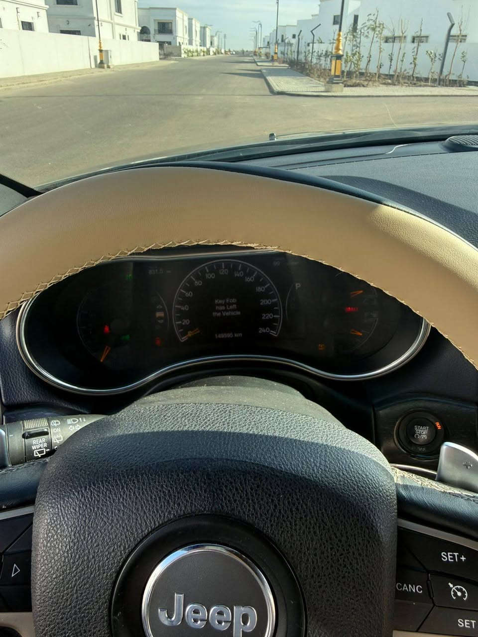 السياره موديل ٢٠١٦ ماشيه ١٥٠ الف كيلو بيها ٣ قطع صبغ ووحده تبديل
بيها شخط بصفحة عكس الصدر 
مواصفات اللمتد 
دفع خلفي حساسات وكامره خلفيه جنطتها كهربائيه 
تبريد وتدفئه كشن امامي وتدفئه كشن خلفي وتدفئه بالستيرن 
كشنات كهربائيه وذاكره المري قلابه 
بانورما شفتات بالستيرن 
نظام hold 
لايتها زينون وحاجب ما بيها اي ايرباگ طاگ
ومواصفات بعد معروفه على فئة اللمتد
كربلاء رقم الهاتف ***********
