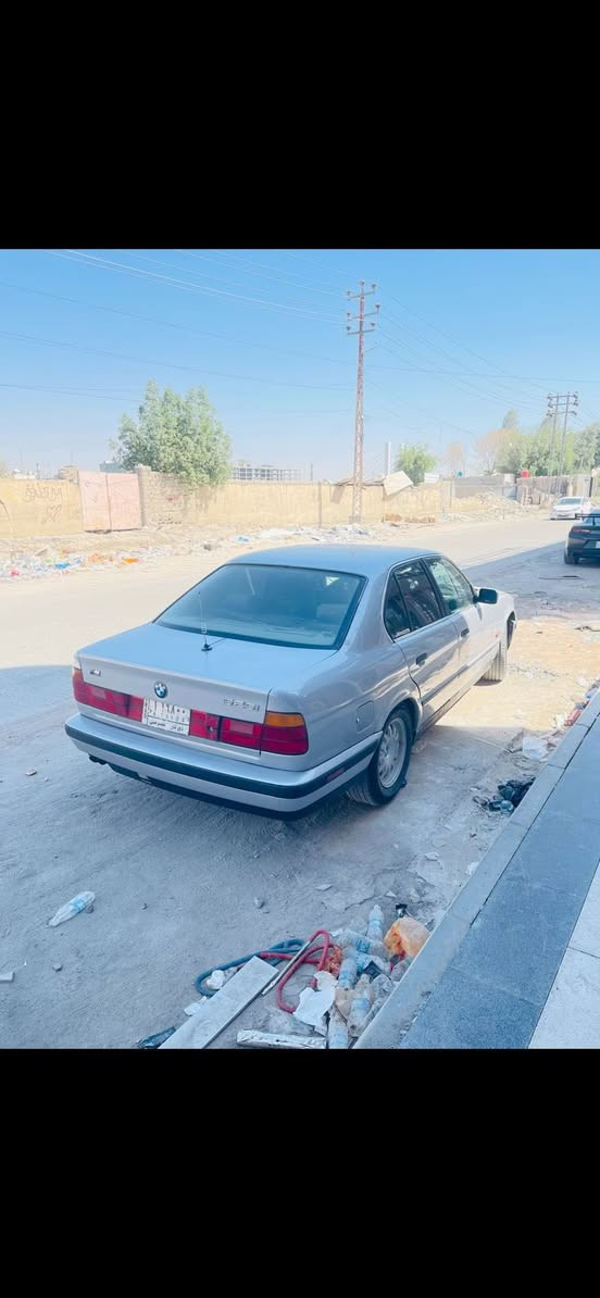 سلام عليكم بي ام دبليو 525 مفتوح كير عادي صبغ عام جمالية سيارة جاهزة تبريد شغال بدون ضرر رقم 
ذي قار بسمي تحويل مباشر مكاني ناصرية السعر 50 وبيه مجال ***********
