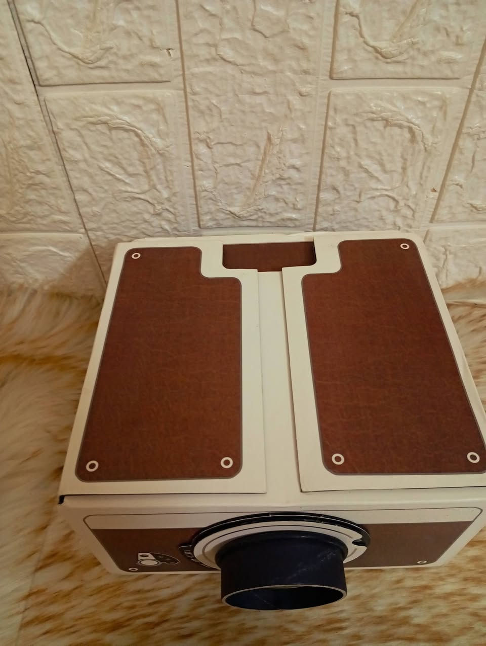 حوّل موبايلك لسينما منزلية بسهولة  
داتا شو (برجوكتر ) للموبايل بتصميم كاميرا كلاسيكية 📽️ ضع الهاتف داخل الجهاز واستمتع بعرض الفيديوهات والصور على الحائط بحجم أكبر. 
مصنوع من الكرتون المقوى وسهل الأستخدام والحمل 
الحجم ٢٠*٢٠سم 
البيع أونلاين فقط ومتوفر توصيل لجميع مناطق المملكة


**إذا كنت صاحب هذا الإعلان وتريد حذفه لأي سبب، رجاءا أرسل رسالة إلى الدعم الفني**