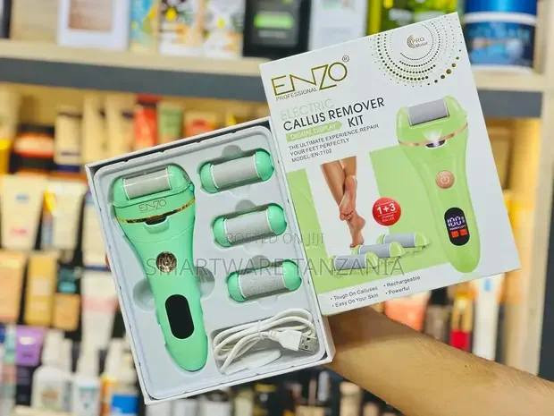 ✨ القدم الناعمة تبدأ من هنا ✨
الاصلي فقط ماركة ENZO
ومتوفر تبع الطلب 🔥
تووووفر… سارعوا بالحجز قبل نفاد الكمية 💃💃💃💃💃
👣 جهاز إزالة الكالس الكهربائي من ENZO – موديل EN-7102
الحل السريع لتنعيم القدمين وإزالة الجلد القاسي بكل سهولة في البيت.
🔹 الوظيفة:
يزيل التكلسات والجلد الميت والقاسي من القدمين والكعبين بسرعة وفعالية.
🔹 الملحقات:
يأتي مع 3 رؤوس دوارة بدرجات خشونة مختلفة لنتائج مثالية حسب الحاجة.
🔹 المميزات التقنية:
• شاشة رقمية لعرض نسبة البطارية
• قابل لإعادة الشحن للاستخدام اللاسلكي
• أداء قوي وسريع
🔹 التصميم:
تصميم عملي وانسيابي سهل الاستخدام في المنزل بدون تعب.
💰 السعر: (٣٠ الف)
📩 للحجز والاستفسار راسلونا واتساب
***********
📍 Magic House
بغداد – الأعظمية – شارع الضباط – مقابل كراج الصباح – داخل عمارة فايف ستار
🎁 تغليف هدايا مجاني وتوصيل لجميع المحافظات
#ماجك_هاوس
#العنايه_بالقدم
#ازالة_الكالس
#اجهزة_تجميل
#العنايه_الشخصيه
#تسوق_بغداد
#بشرة_ناعمة
