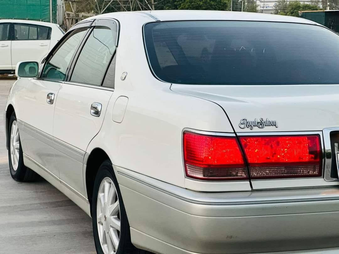 مەلیکە ۲۰۰۳ساخ ساخ
۳دوگمە مەکینە گەورە
بێ بۆیاخ 
سەیارەکە لۆکە چرکەی تیا نییە هەموو گیانی ئیش ئەکات 
کۆدی بۆ کراوە 
٨۰گەڵاو معامەلە ***********
