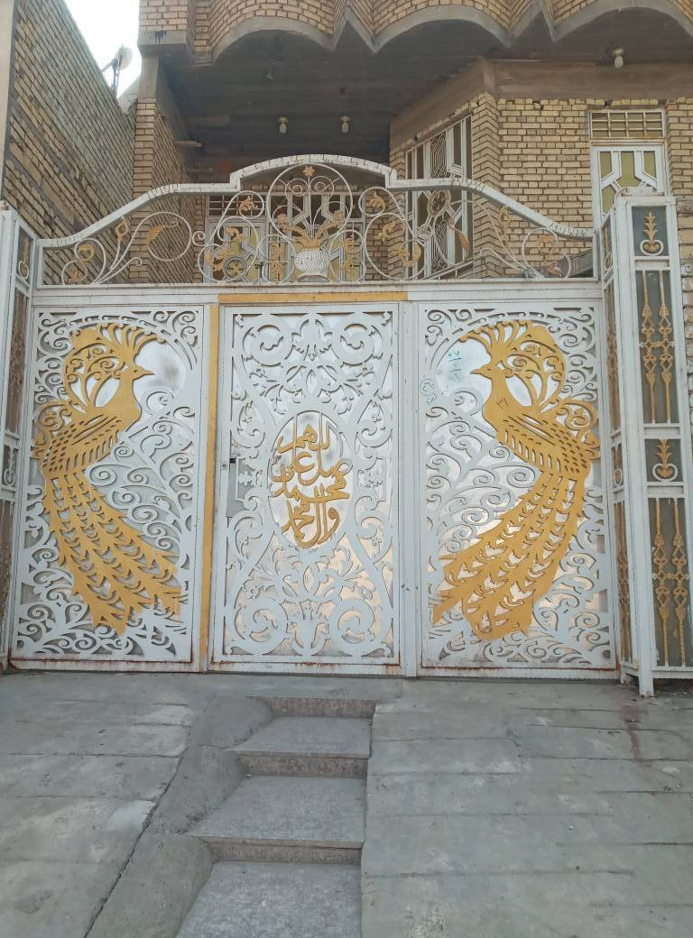 سلام عليكم بيت للبيع مساحة ٢٠٠متر طابو  في منطقة ابو رمانة قريب على سوق ابورمانة يم شارع سايدين مال سوق بيت بناء جديد طابقين + وياء أسواق كبيرة وجاهزة يتكون طابق الأول من غرفتين كبار وصالة كبيرة مربعة واستقبال كبير ومطبخ ومنور وحمام + تواليت داخليات وكراج كبير وتواليت خارجي//
طابق ثاني يتكون من غرفتين كبار وصالة كبيرة وحمام وصحيات الاستفسار الاتصال على صاحب البيت هاذ رقمة بي فقط واتساب 
(***********)  سعر البيت( ٣٧٥ مليون )

 البيت  مو الي انة مجرد ناشر هاذ رقم صاحب البيت كدامك وتصل 

لا تراسليني على حسابي   ترة ما ارد ابد وما اعرف عمارة, ميسان
