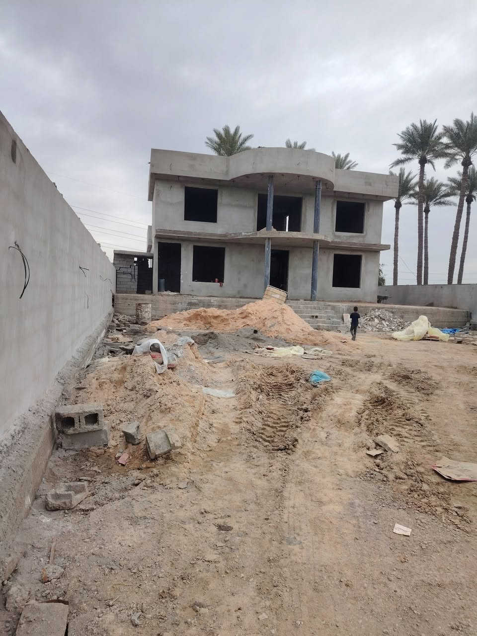 سلام عليكم  خلفه البخ سمنت جراره المتر ٤  
سقل ناعم المتر 6
البخ ونثر المتر 6.5
واجهات ناخذها قطعي
تشميع 3 متفرغ واتساب ***********
