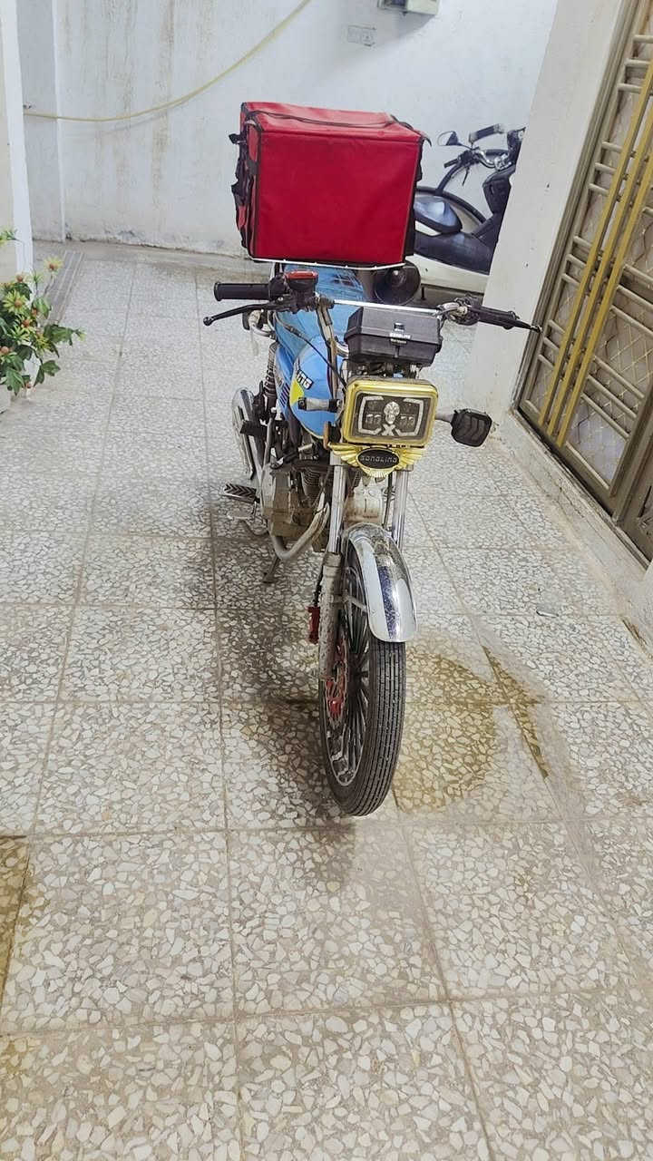 السلام عليكم ايرانيه سونك 2025 محرك الدراجه 200 الدراجه جديده والمحرك كفاله اشتغلت بيه شهرين بس الله يشهد والدراجه ماشيه 4700 زيرو وبيها بس كلوب الاشاره مالتها نقص والباقي مكفوله السعر 700 وبيها مجال بسيط ❤️❤️ الرقم *********** المكان 

الحسينيه مال الراشديه
