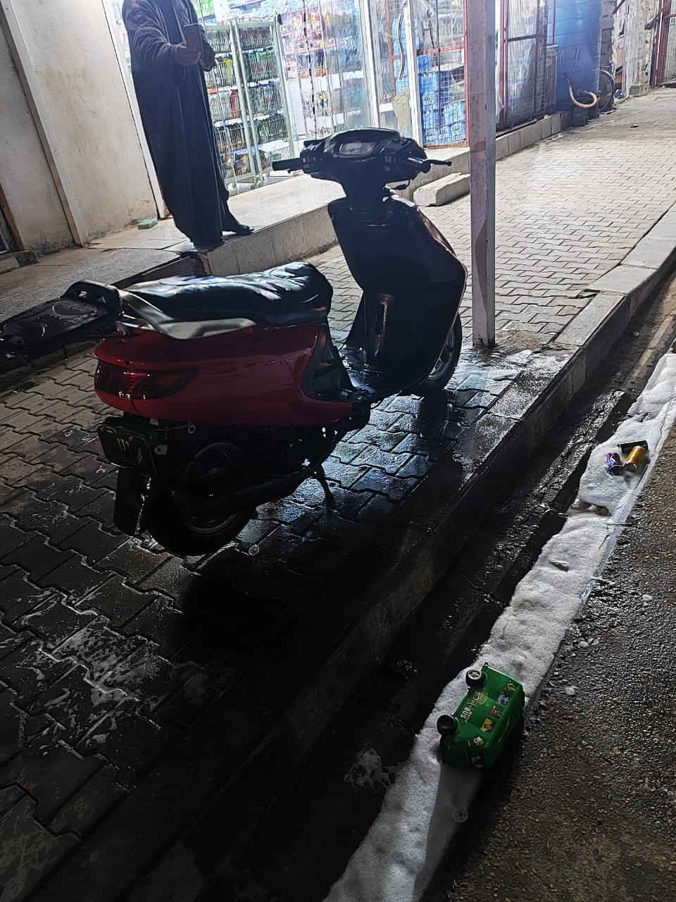 لسلام عليكم دراجه فراشه لبيع دراجه حلوه ونضيفه كهرباياته شغله سعره350 اوبه مجال قليل ***********
