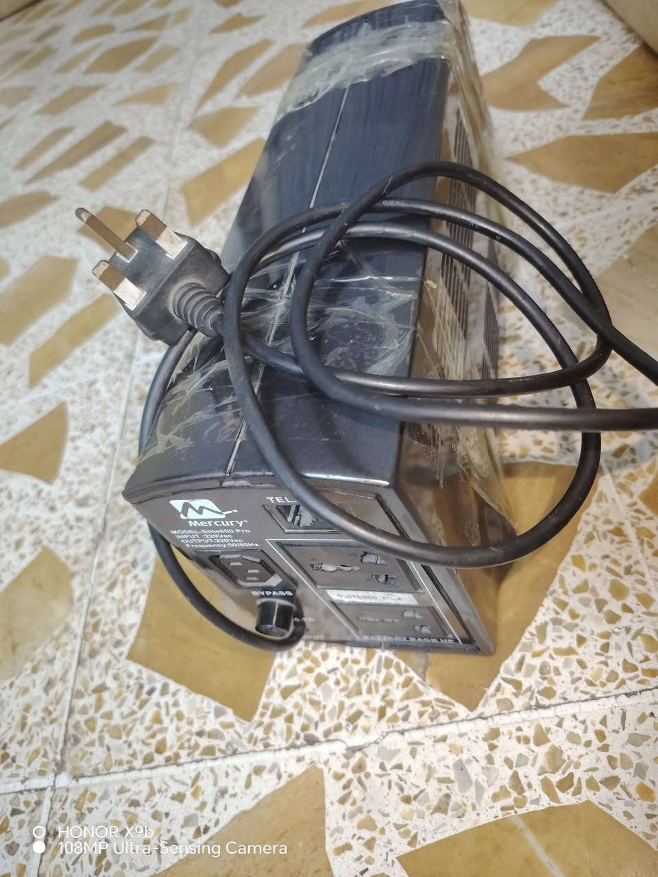 السلام عليكم يو بي اس للبيع ميركوري 
شرط يشتغل عله بلازمه وعله 
حاسبات وعله جميع الكهربائيات

مكاني موصل حي صدام اسواق 
            حي صدام
سوني وعله كل شي كهربائي 

السعر 50 الف وبي مجال 45

الموديل: إيليت 800 برو

المدخل: 220 فولت تيار متردد

المخرج: 220 فولت تيار متردد

التردد: 50/60 هرتز 

بطارية احتياطية


**إذا كنت صاحب هذا الإعلان وتريد حذفه لأي سبب، رجاءا أرسل رسالة إلى الدعم الفني**