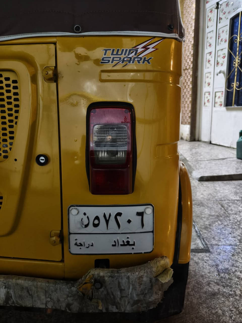 السلام عليكم تكتك للبيع موديل 21 التكتك نضيفه حيل تخم تاير جديد اصلي مكفوله من الضربه ولصبغ التكتك بيها اكرنك امبدل فقط بس مكينه ناعمه وحلوه لا تبخر ولا تنقص التكتك نصبتها حلوه كلش مرقمه بغداد بسمي تحويل ثاني يوم (السعر) 8000 مليون وبيها مجال قليل حك الجيه مكاني الشعله ام نجم رقم الهاتف (***********)
