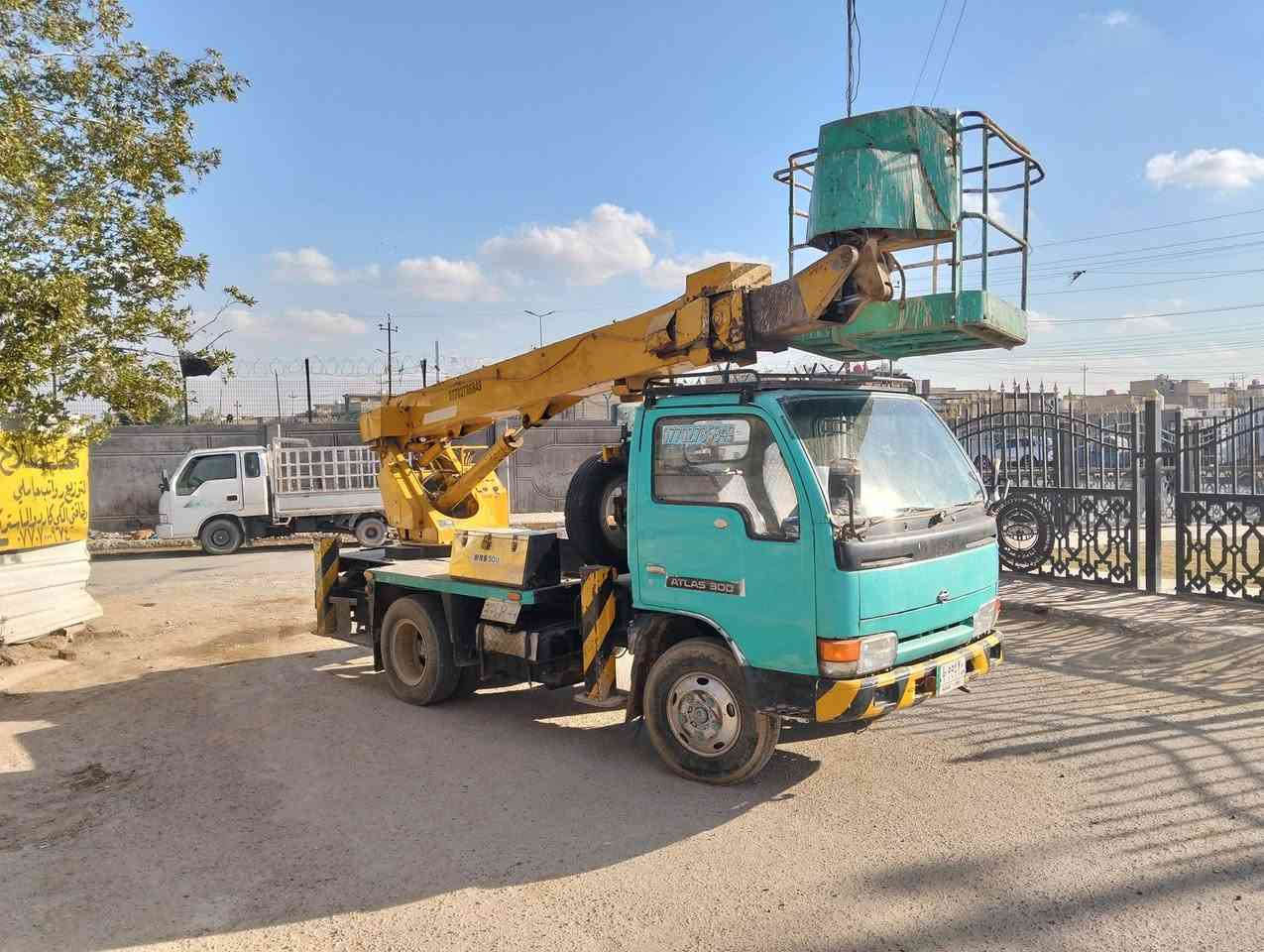 للبيع نيسان 14متر
 بسمي تحويل
موديل 94
100حصة كاز
كير مكينة ازوزة مكفول
سعر150ورقة بي مجال قليل
مكان بغداد كسر وعطش
***********
