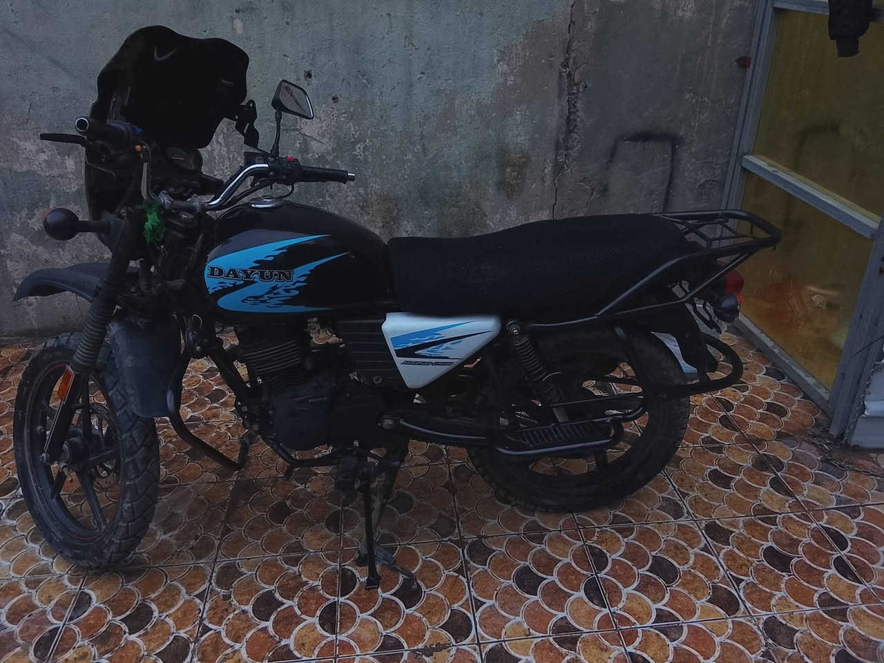 دايوان 22 جبلي مكينة مكفولة لا تبخير ولا نضوح كهربائيات كاملة اوراق سكنر دراجة معتني بيها كلش مكينة ناعمة ونضيفة  سعر 900 بيها مجال تواصل *********** مكاني بغداد جديده
