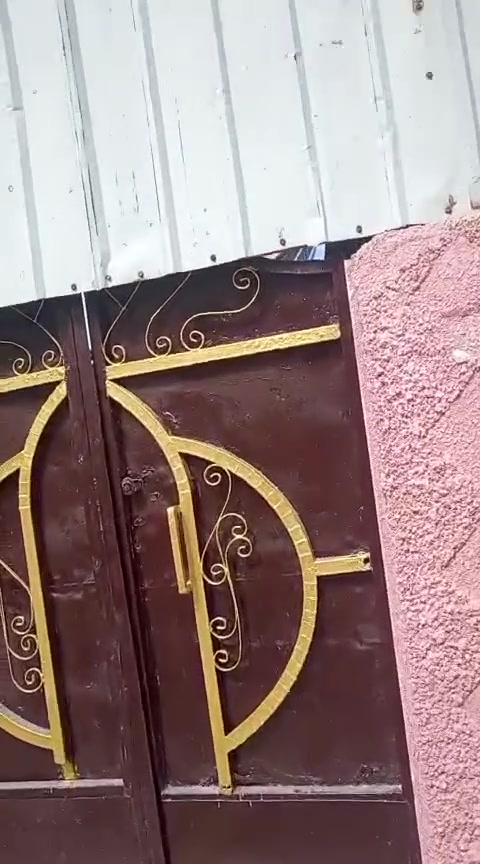 بيت للبيع 100 م طابق ونصف الشعب الزراعي حي الكوثر  قريب على المول الجديد موبايل ***********
